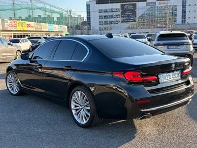 BMW 5-Series 2023, 35700 км, за 25761.48 USD