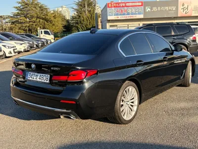 BMW 5-Series 2023, 35700 км, за 25761.48 USD - фото 7