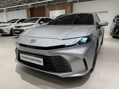 Toyota Camry · 2025 год