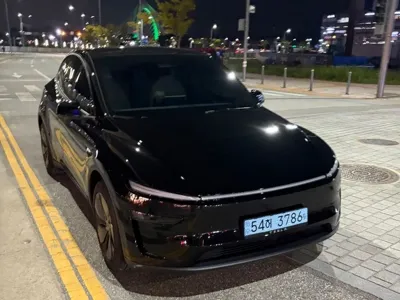Tesla Model Y · 2025 год
