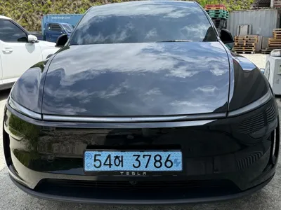Tesla Model Y 2025, 23000 км, за 28766.61 USD