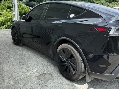 Tesla Model Y 2025, 23000 км, за 28766.61 USD