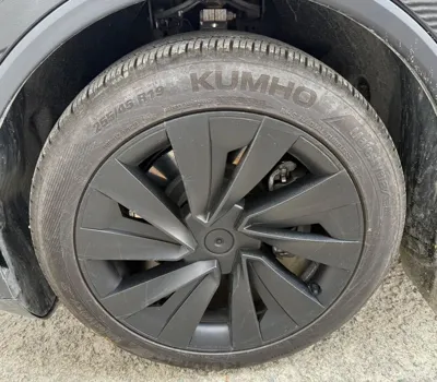 Tesla Model Y 2025, 23000 км, за 28766.61 USD
