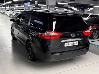 Toyota Sienna 2017, 213816 км, за 10824.47 USD
