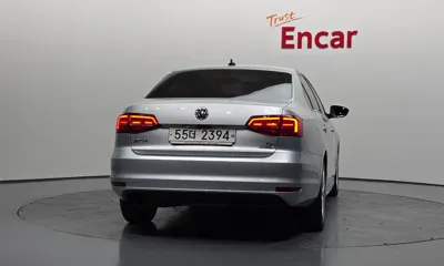 Volkswagen Jetta 2015, 62613 км, за 4620.57 USD