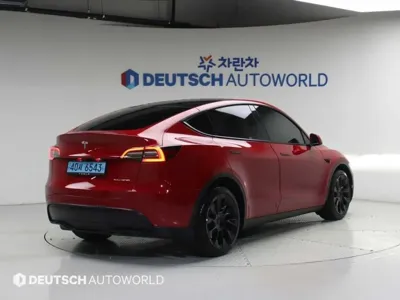 Tesla Model Y 2023, 61931 км, за 28160.69 USD