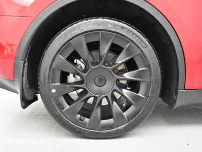 Tesla Model Y 2023, 61931 км, за 28160.69 USD