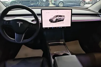 Tesla Model Y 2024, 27500 км, за 31725 USD - фото 12