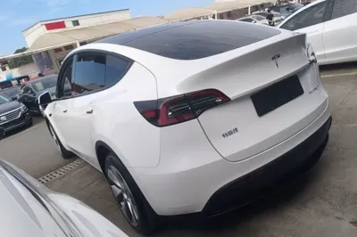 Tesla Model Y 2022, 60200 км, за 26130 USD