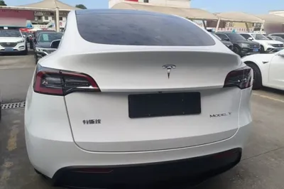 Tesla Model Y 2022, 60200 км, за 26130 USD