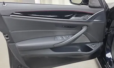 BMW 5-Series 2022, 49718 км, за 35114.03 USD - фото 24