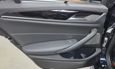 BMW 5-Series 2022, 49718 км, за 35114.03 USD - фото 25