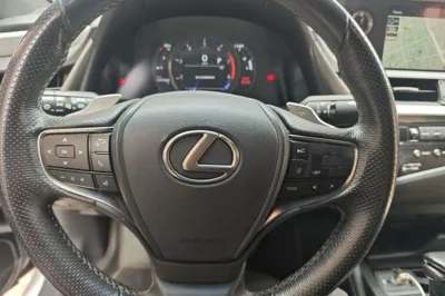 Lexus ES 2018, 127200 км, за 23776 USD