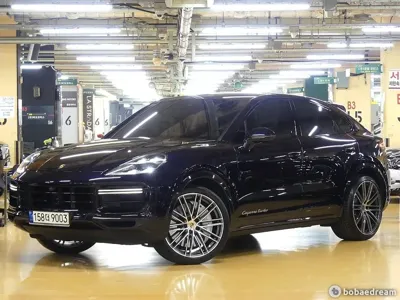 Porsche Cayenne 2021, 81000 км, за 63749.4 USD
