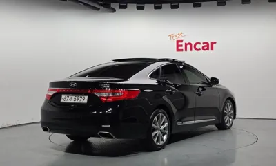 Hyundai Grandeur 2015, 158858 км, за 4105.96 USD
