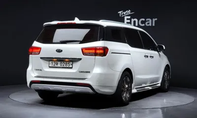 Kia Canival 2016, 102616 км, за 9302.64 USD