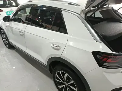 Volkswagen T-Roc 2025, 19500 км, за 13713.68 USD