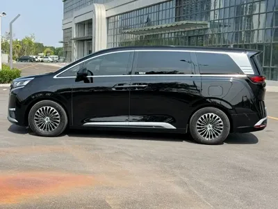 Denza Denza D9 2024, 58000 км, за 31753.21 USD