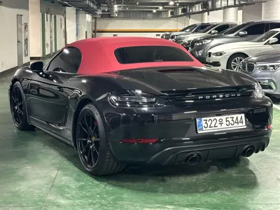 Porsche 718 2024, 8484 км, за 94259.86 USD