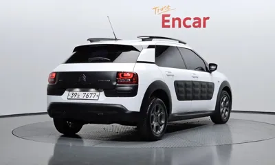 Citroen-DS C4 CACTUS 2018, 70979 км, за 5281.6 USD
