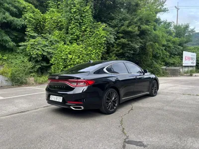 Hyundai Grandeur 2017, 143573 км, за 8743.41 USD
