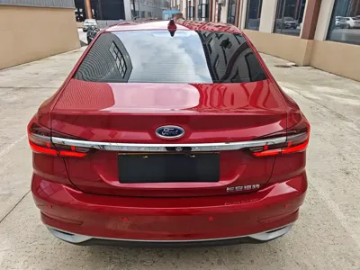 Ford Escort 2021, 32300 км, за 5709.13 USD