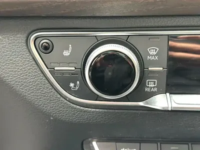 Audi Q5L 2024, 29000 км, за 27962.46 USD