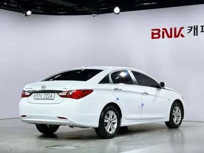 Hyundai Sonata 2010, 90485 км, за 2459.07 USD