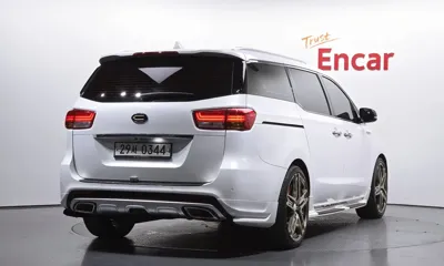 Kia Canival 2017, 117239 км, за 9383.3 USD