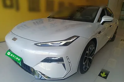 Geely Galaxy E8 · 2025 год