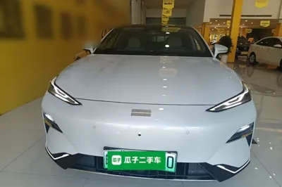 Geely Galaxy E8 2025, 10100 км, за 22610 USD