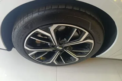 Geely Galaxy E8 2025, 10100 км, за 22610 USD - фото 10