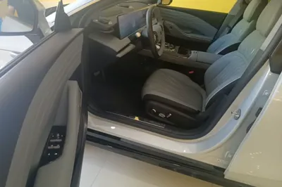 Geely Galaxy E8 2025, 10100 км, за 22610 USD - фото 18