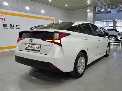 Toyota Prius 2019, 81500 км, за 10614.05 USD