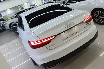 Audi A4L 2023, 39600 км, за 26968 USD