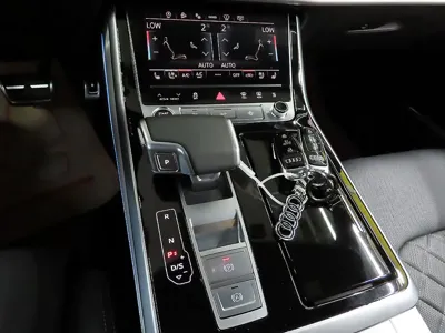 Audi Q8 2025, 21371 км, за 75489.04 USD - фото 13
