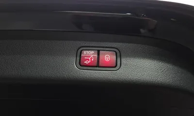 Mercedes-Benz GLC-Class 2023, 60300 км, за 37350.66 USD - фото 31