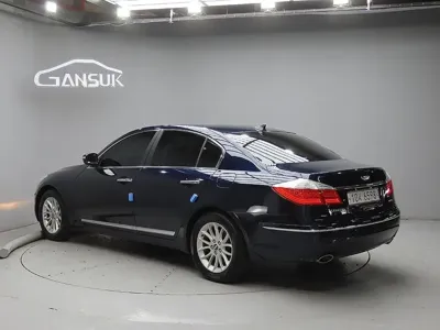 Hyundai Genesis 2008, 94874 км, за 2410.42 USD