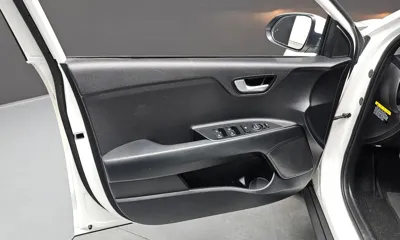 Kia Stonic 2018, 91744 км, за 6837.27 USD - фото 24