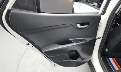 Kia Stonic 2018, 91744 км, за 6837.27 USD - фото 25
