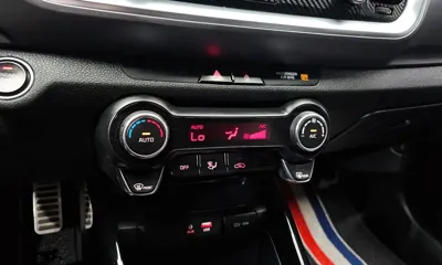 Kia Stonic 2018, 91744 км, за 6837.27 USD - фото 28
