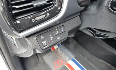 Kia Stonic 2018, 91744 км, за 6837.27 USD - фото 29