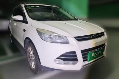 Ford Kuga 2015, 156800 км, за 3839 USD