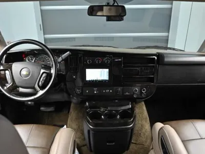 Chevrolet Express Van 2018, 82699 км, за 19450.97 USD - фото 7