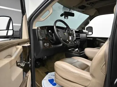 Chevrolet Express Van 2018, 82699 км, за 19450.97 USD - фото 10