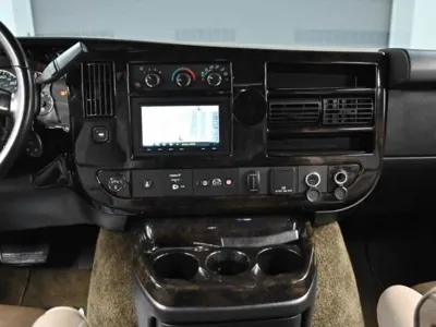 Chevrolet Express Van 2018, 82699 км, за 19450.97 USD - фото 13