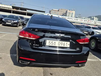 Hyundai Genesis 2016, 155152 км, за 7811.47 USD