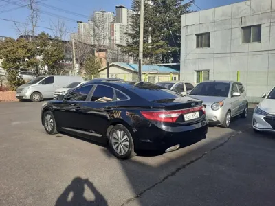 Hyundai Grandeur 2015, 193084 км, за 3512.88 USD