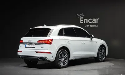 Audi Q5 2023, 40136 км, за 26977.82 USD