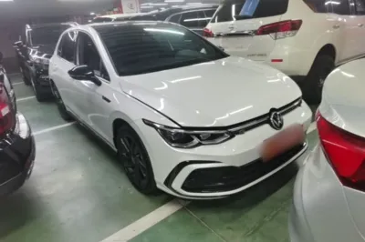 Volkswagen Golf 2023, 19900 км, за 17388 USD